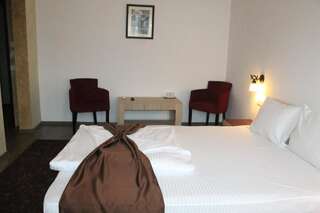 Отель Hotel Restaurant Imperial Сигишоара Двухместный номер с 1 кроватью или 2 отдельными кроватями-1