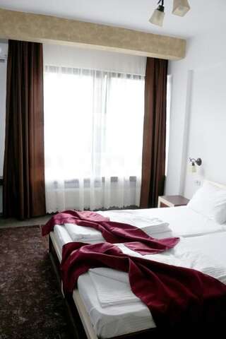 Отель Hotel Restaurant Imperial Сигишоара Двухместный номер с 1 кроватью или 2 отдельными кроватями-7